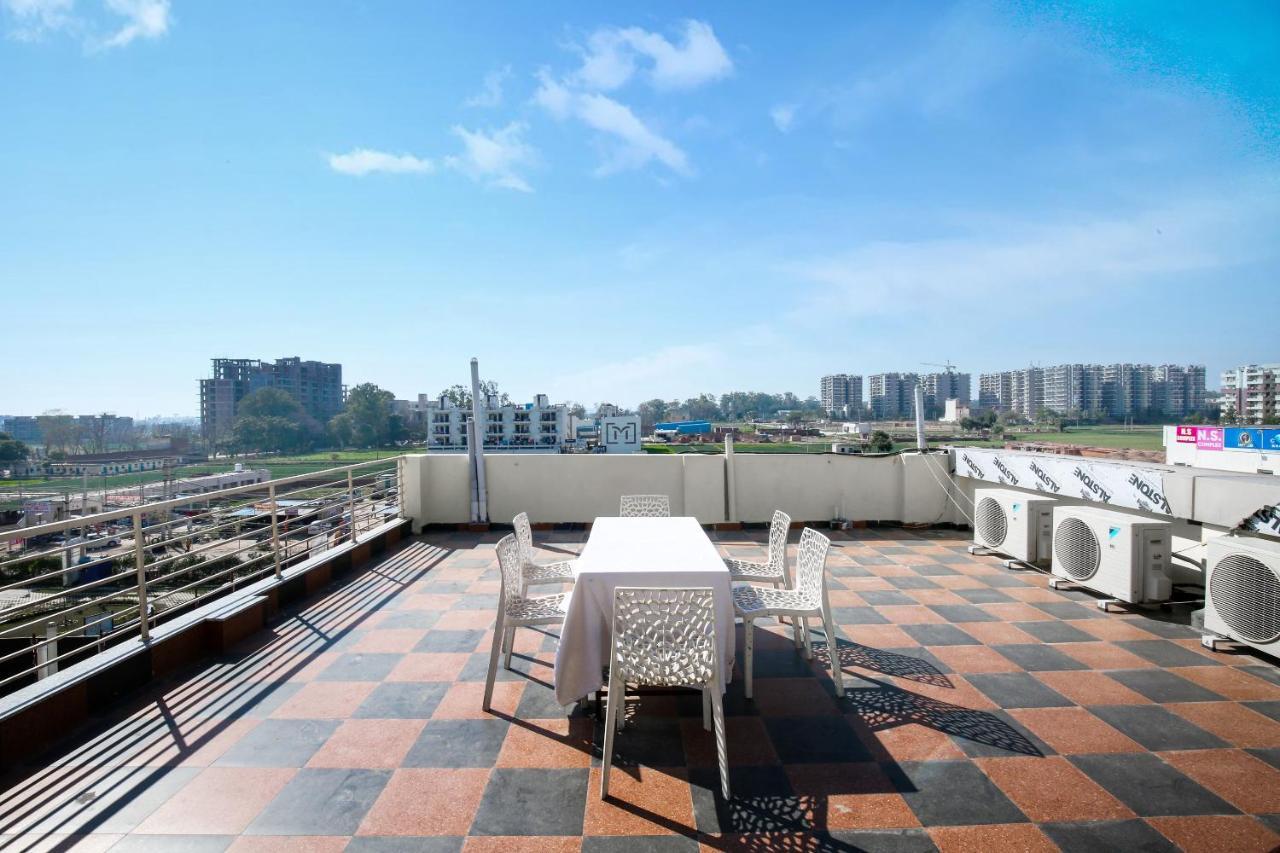 Hotel Woodcrest Zirakpur Chandigarh - Luxury Rooms מראה חיצוני תמונה